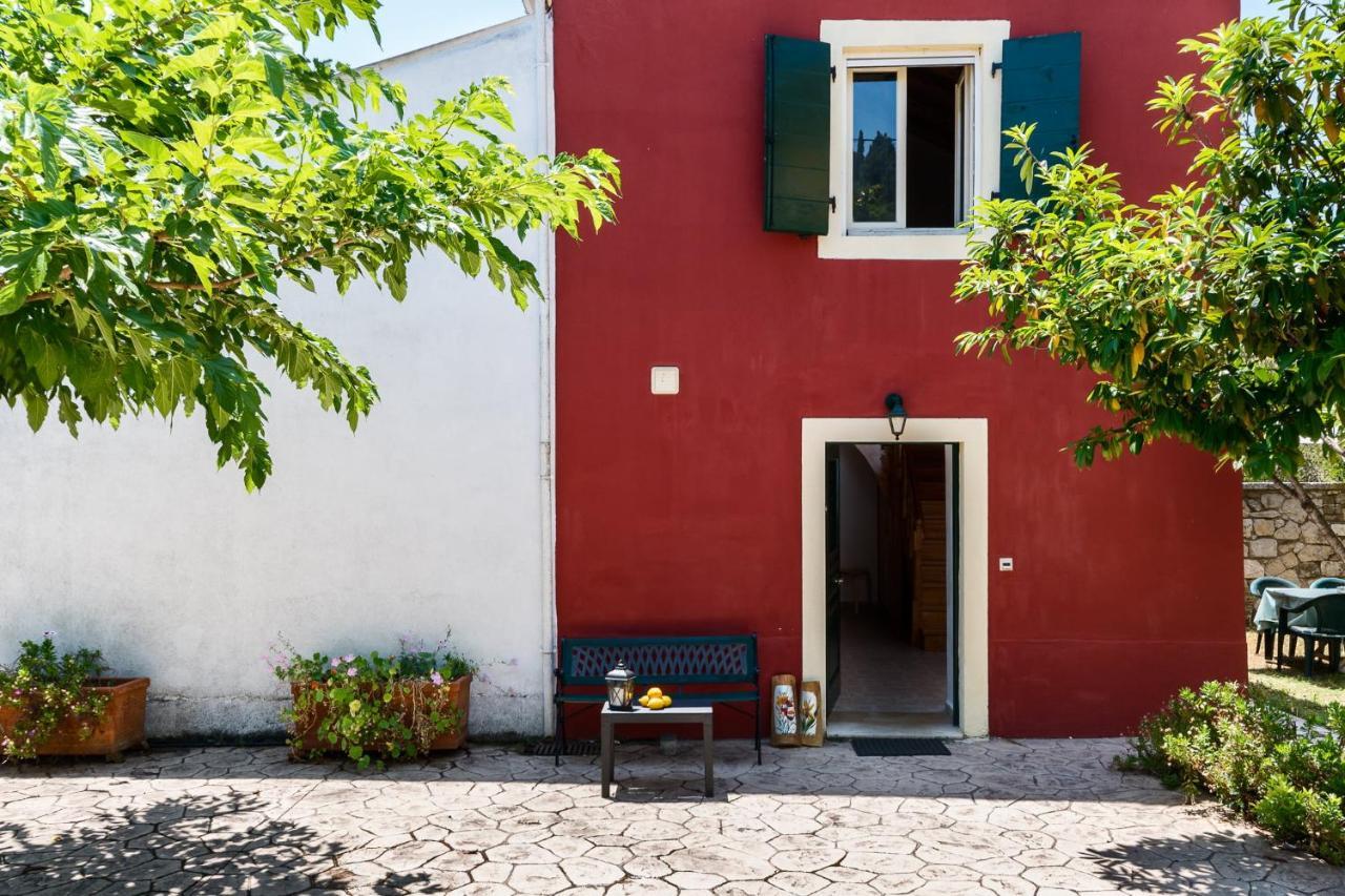 Traditional Rustic Maisonette By Konnect Agios Ioannis Peristeron  Luaran gambar