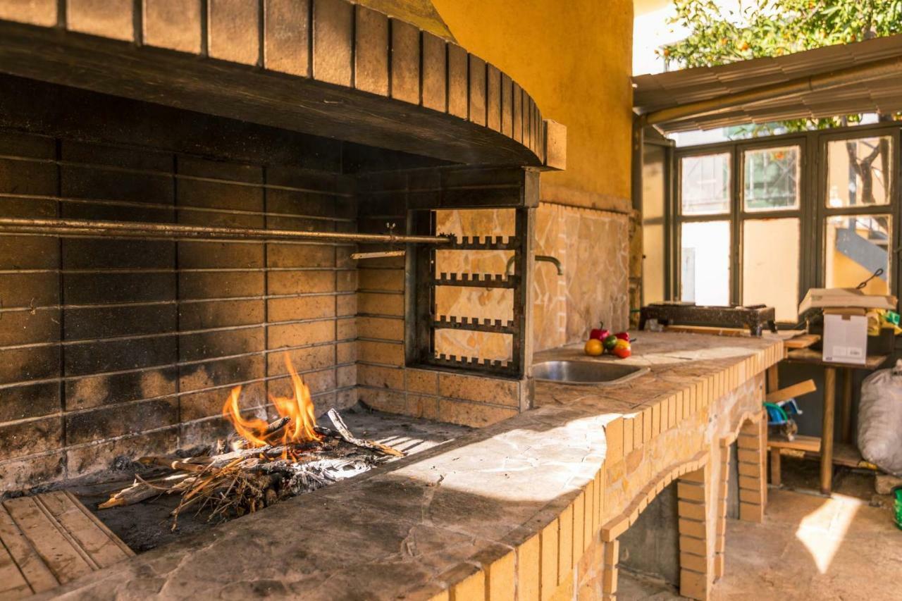 Traditional Rustic Maisonette By Konnect Agios Ioannis Peristeron  Luaran gambar